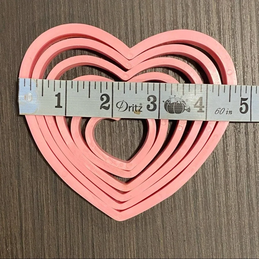 Set of 6 Wilton Pink Heart Shaped Valentines Cookie‎ Cutters PERFECT